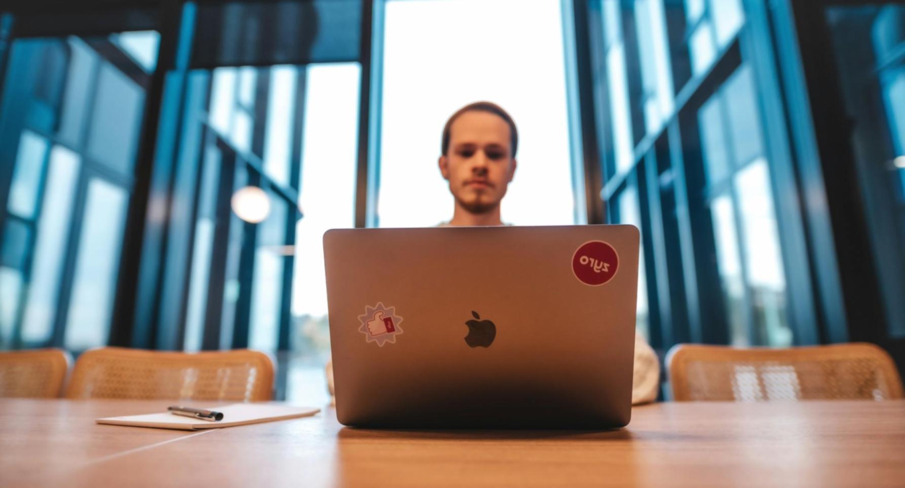 Bureau d'analyse financière moderne